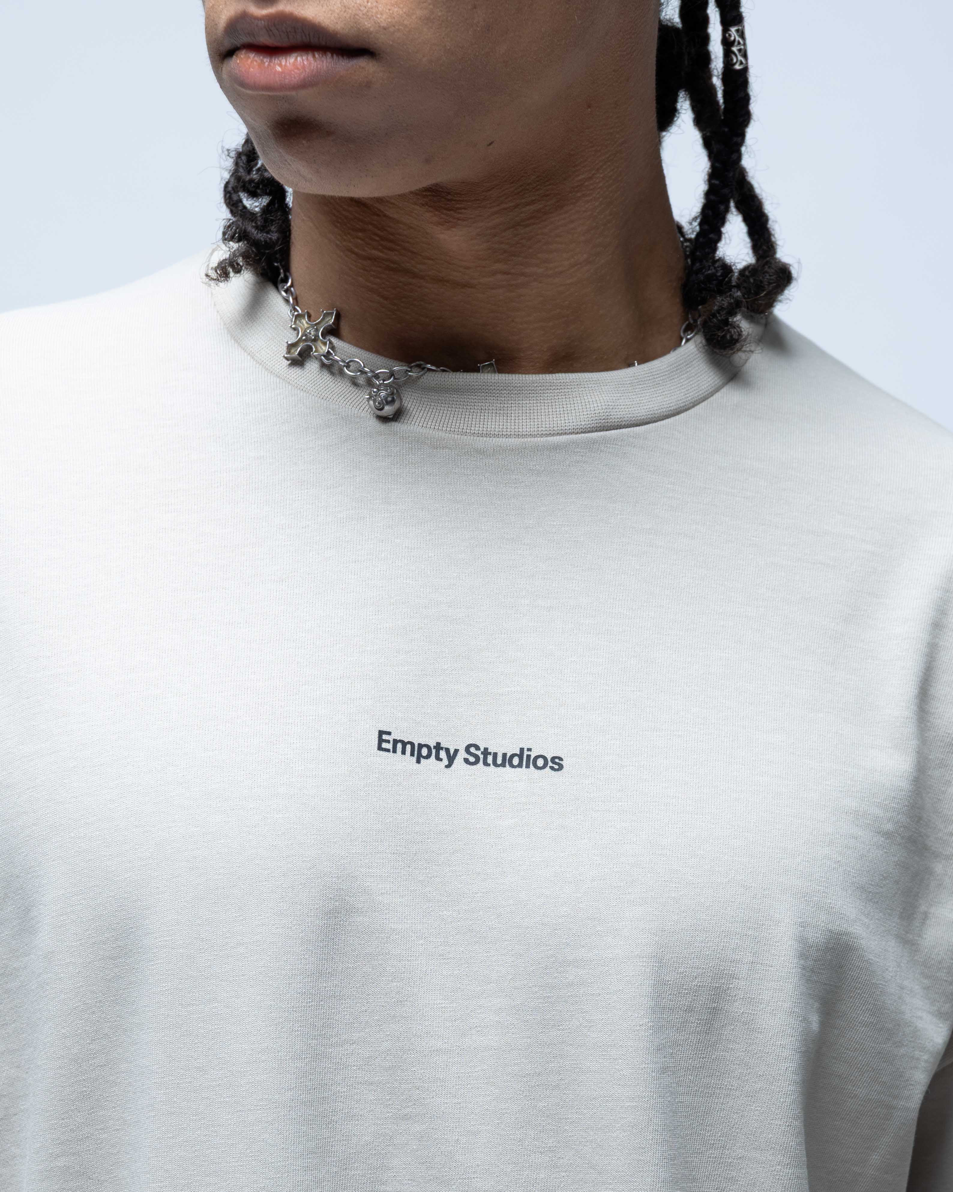 T-shirt beige à manches longues du département créatif